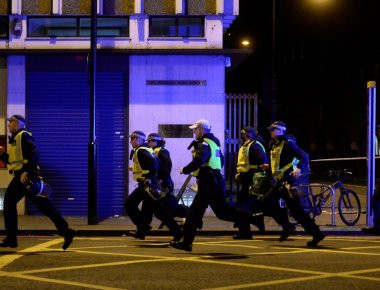 Λονδίνο: Δυο άνδρες επιτέθηκαν με οξύ σε πολίτες - Αναβίωσε ο τρόμος (βίντεο)